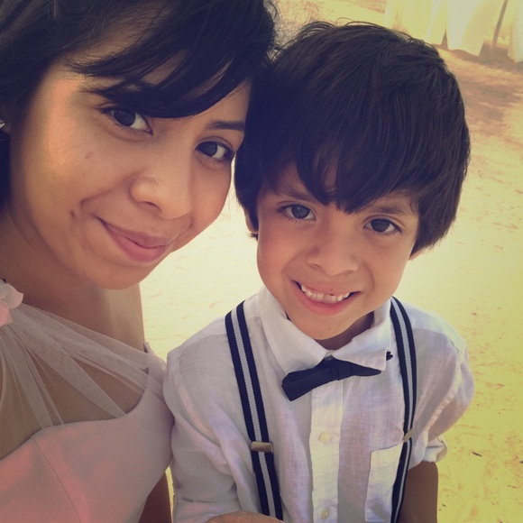 Meet your Posher, Iris - Picture 1 of 16